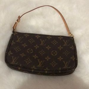 Louis Vuitton Monogram Pouchette-GOOD CONDITION